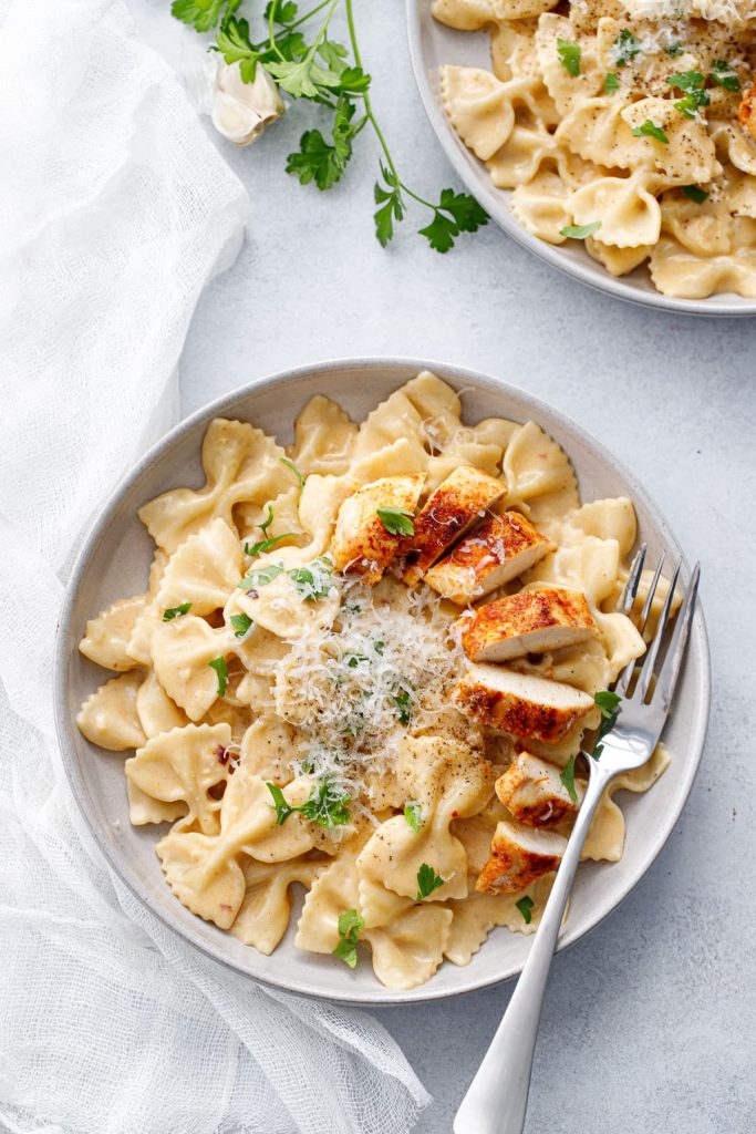 Easy Creamy Chicken Pasta in 30 Minutes – Made with Ninja Crispy Air Fryer garlic chicken pasta 4